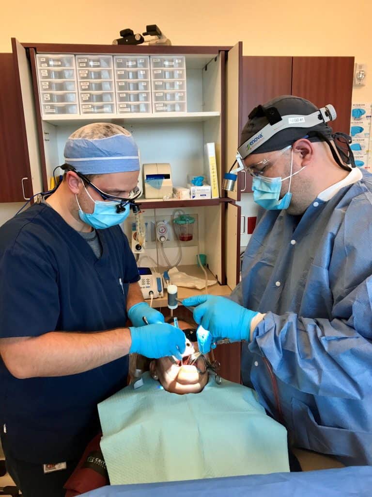 Read more about the article Super Dentist Spotlight- Dentists Who Love Extractions